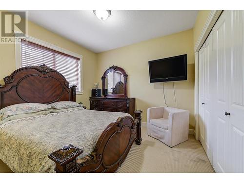 1045 Hume Avenue, Kelowna, BC - Indoor Photo Showing Bedroom