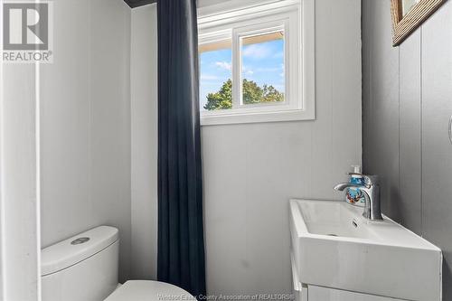 165 Park Street, Amherstburg, ON - Indoor Photo Showing Bathroom