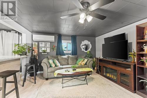 165 Park Street, Amherstburg, ON - Indoor Photo Showing Living Room