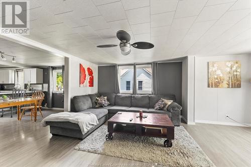 165 Park Street, Amherstburg, ON - Indoor Photo Showing Living Room