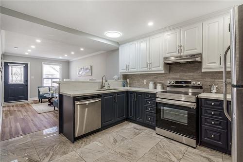 26 Cambridge Avenue, Hamilton, ON - Indoor Photo Showing Kitchen