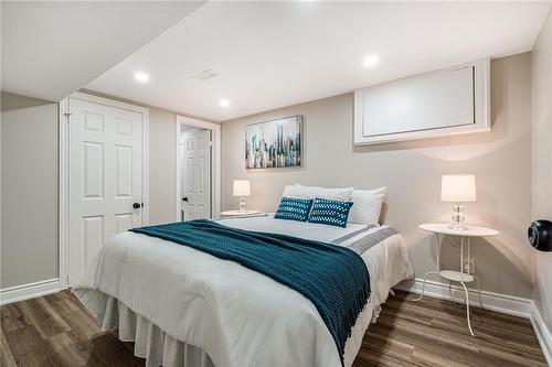 26 Cambridge Avenue, Hamilton, ON - Indoor Photo Showing Bedroom