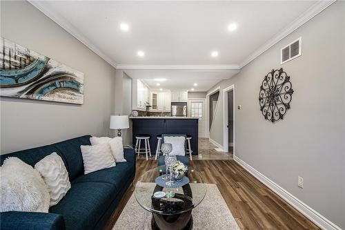 26 Cambridge Avenue, Hamilton, ON - Indoor Photo Showing Living Room