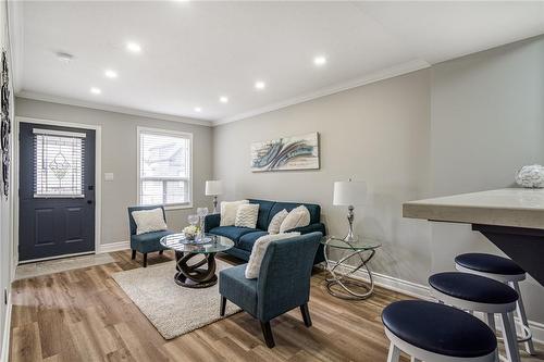 26 Cambridge Avenue, Hamilton, ON - Indoor Photo Showing Living Room