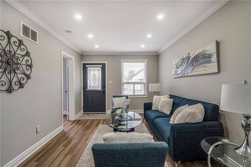 26 Cambridge Avenue, Hamilton, ON - Indoor Photo Showing Living Room