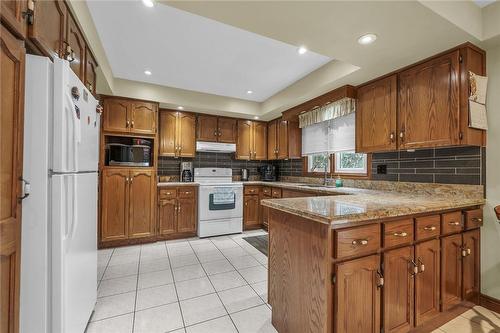 3 Shoreline Crescent, Grimsby, ON - Indoor Photo Showing Kitchen