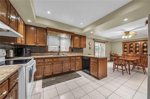 3 Shoreline Crescent, Grimsby, ON - Indoor Photo Showing Kitchen