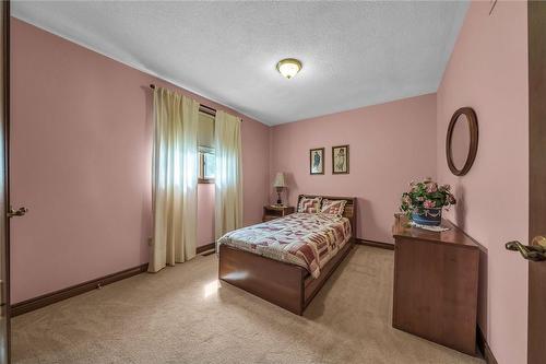 3 Shoreline Crescent, Grimsby, ON - Indoor Photo Showing Bedroom