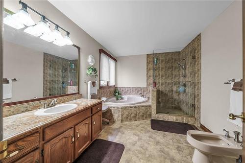 3 Shoreline Crescent, Grimsby, ON - Indoor Photo Showing Bathroom