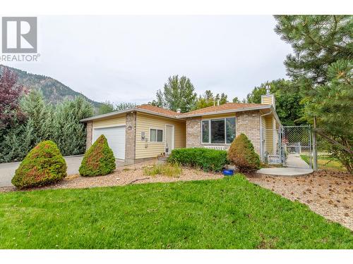 5212 Thomas Place, Okanagan Falls, BC - Outdoor With Facade