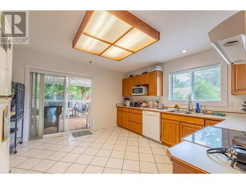 5212 Thomas Place, Okanagan Falls, BC - Indoor Photo Showing Kitchen With Double Sink