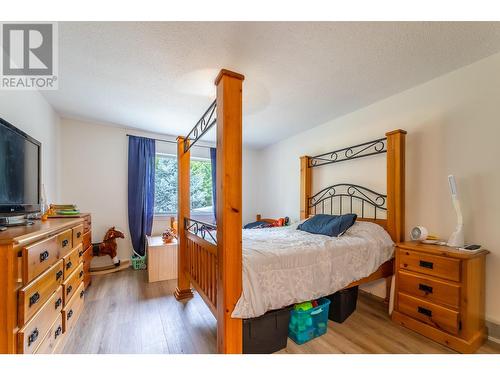 5212 Thomas Place, Okanagan Falls, BC - Indoor Photo Showing Bedroom