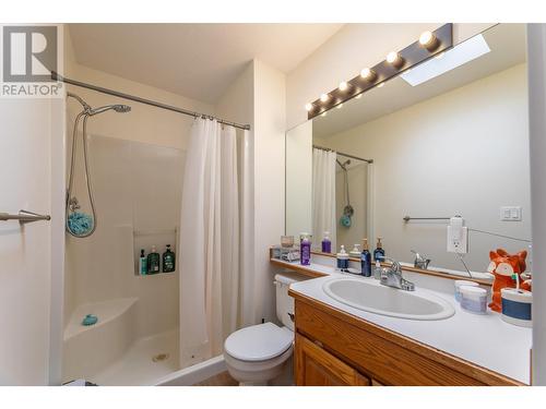 5212 Thomas Place, Okanagan Falls, BC - Indoor Photo Showing Bathroom