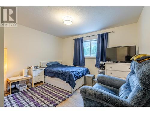 5212 Thomas Place, Okanagan Falls, BC - Indoor Photo Showing Bedroom