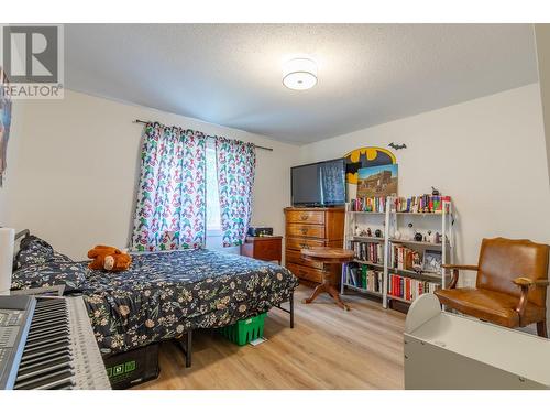 5212 Thomas Place, Okanagan Falls, BC - Indoor Photo Showing Bedroom