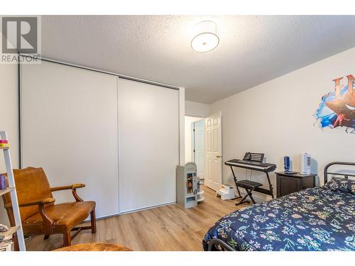 5212 Thomas Place, Okanagan Falls, BC - Indoor Photo Showing Bedroom