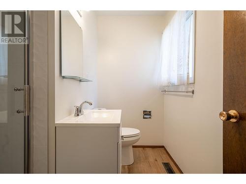 6477 Southwind Road, Vernon, BC - Indoor Photo Showing Bathroom