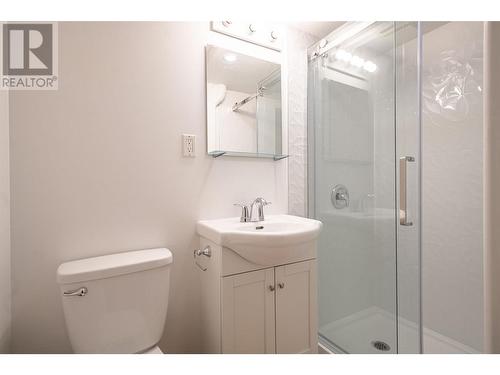 6477 Southwind Road, Vernon, BC - Indoor Photo Showing Bathroom