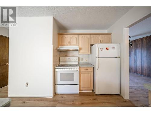 6477 Southwind Road, Vernon, BC - Indoor Photo Showing Kitchen