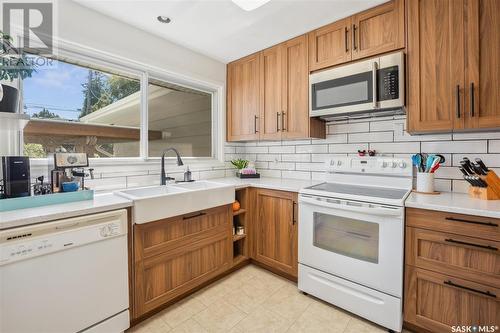 2722 Jarvis Drive, Saskatoon, SK - Indoor Photo Showing Kitchen