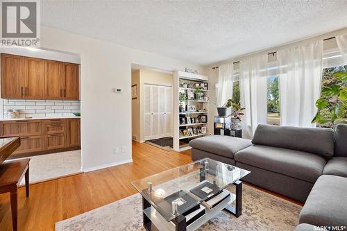 2722 Jarvis Drive, Saskatoon, SK - Indoor Photo Showing Living Room