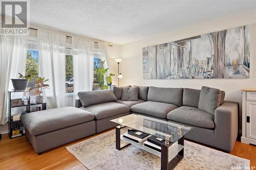 2722 Jarvis Drive, Saskatoon, SK - Indoor Photo Showing Living Room