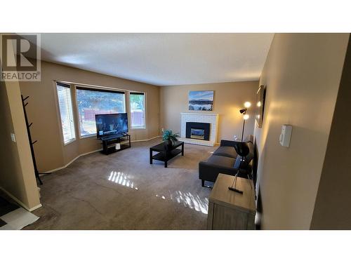 2429 Ethel Street, Kelowna, BC - Indoor With Fireplace