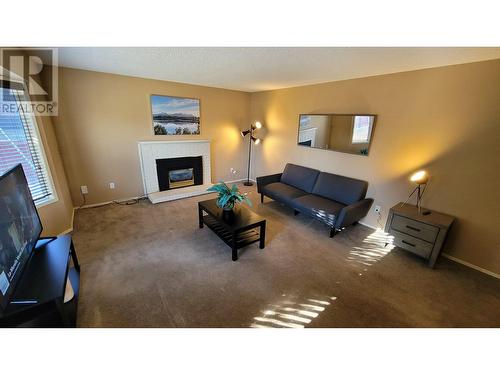 2429 Ethel Street, Kelowna, BC - Indoor Photo Showing Living Room With Fireplace