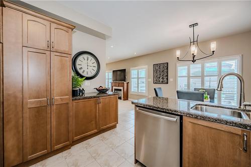 37 Moonbeam Drive, Hamilton, ON - Indoor Photo Showing Kitchen