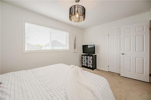 37 Moonbeam Drive, Hamilton, ON - Indoor Photo Showing Bedroom