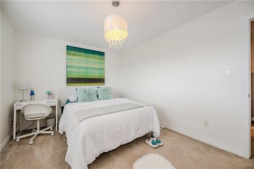 37 Moonbeam Drive, Hamilton, ON - Indoor Photo Showing Bedroom