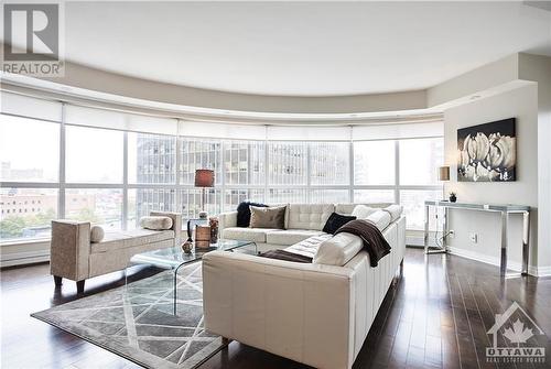 242 Rideau Street Unit#801, Ottawa, ON - Indoor Photo Showing Living Room