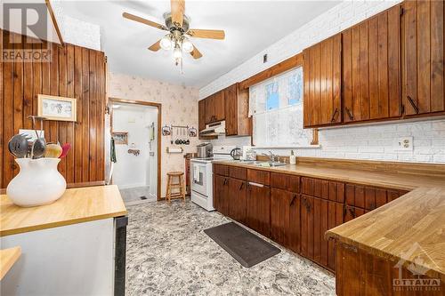 183 High Street, Carleton Place, ON - Indoor Photo Showing Kitchen