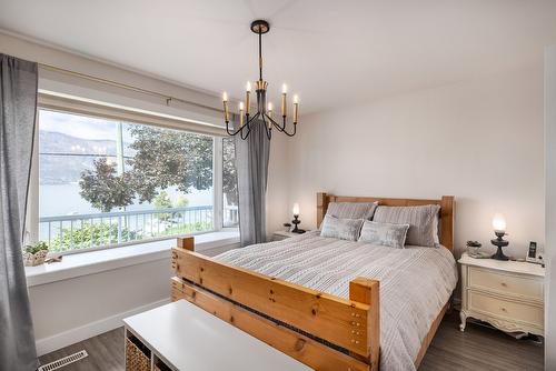 10837 Okanagan Centre Road, Lake Country, BC - Indoor Photo Showing Bedroom