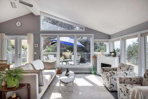 10837 Okanagan Centre Road, Lake Country, BC - Indoor Photo Showing Living Room With Fireplace