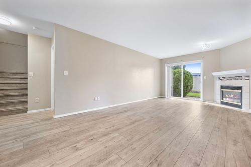 6-1120 Guisachan Road, Kelowna, BC - Indoor Photo Showing Living Room With Fireplace