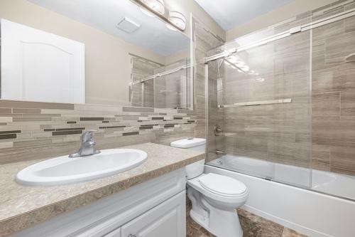 6-1120 Guisachan Road, Kelowna, BC - Indoor Photo Showing Bathroom