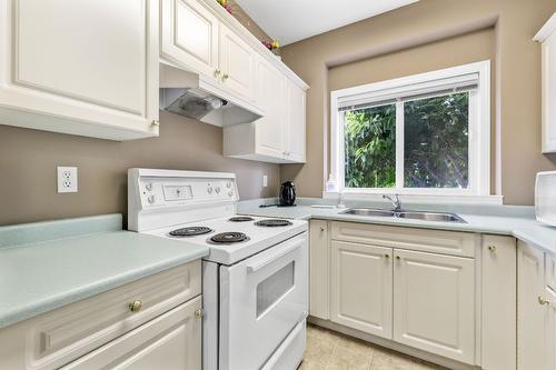 6-1120 Guisachan Road, Kelowna, BC - Indoor Photo Showing Kitchen With Double Sink