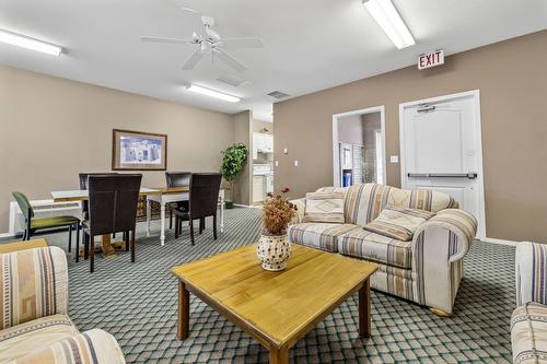 6-1120 Guisachan Road, Kelowna, BC - Indoor Photo Showing Living Room