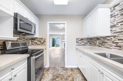 6-1120 Guisachan Road, Kelowna, BC - Indoor Photo Showing Kitchen