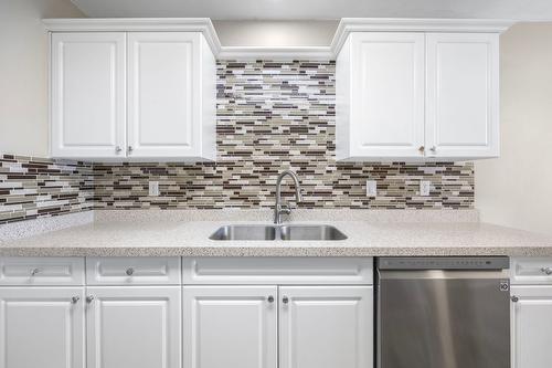 6-1120 Guisachan Road, Kelowna, BC - Indoor Photo Showing Kitchen With Double Sink