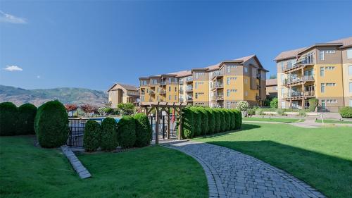 2102-4042 Pritchard Drive, West Kelowna, BC - Outdoor