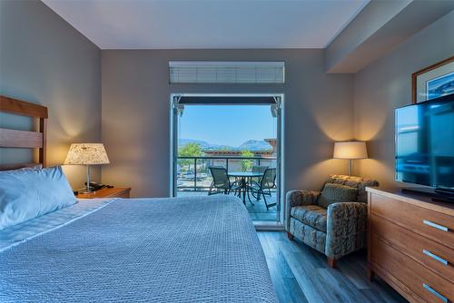 241-4205 Gellatly Road, West Kelowna, BC - Indoor Photo Showing Bedroom