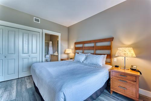 241-4205 Gellatly Road, West Kelowna, BC - Indoor Photo Showing Bedroom