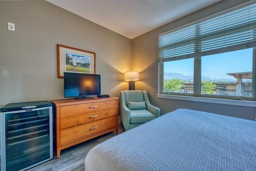 241-4205 Gellatly Road, West Kelowna, BC - Indoor Photo Showing Bedroom