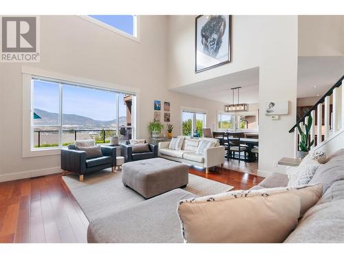 2955 Juniper Drive, Penticton, BC - Indoor Photo Showing Living Room