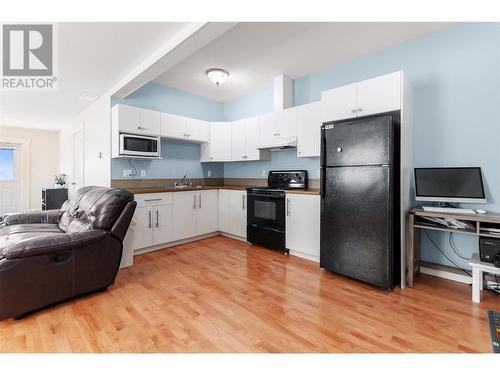 2955 Juniper Drive, Penticton, BC - Indoor Photo Showing Kitchen