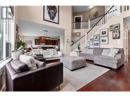 2955 Juniper Drive, Penticton, BC - Indoor Photo Showing Living Room