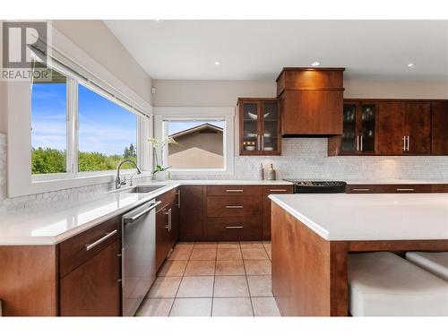 2955 Juniper Drive, Penticton, BC - Indoor Photo Showing Kitchen