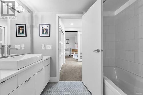 1205 W 7Th Avenue, Vancouver, BC - Indoor Photo Showing Bathroom